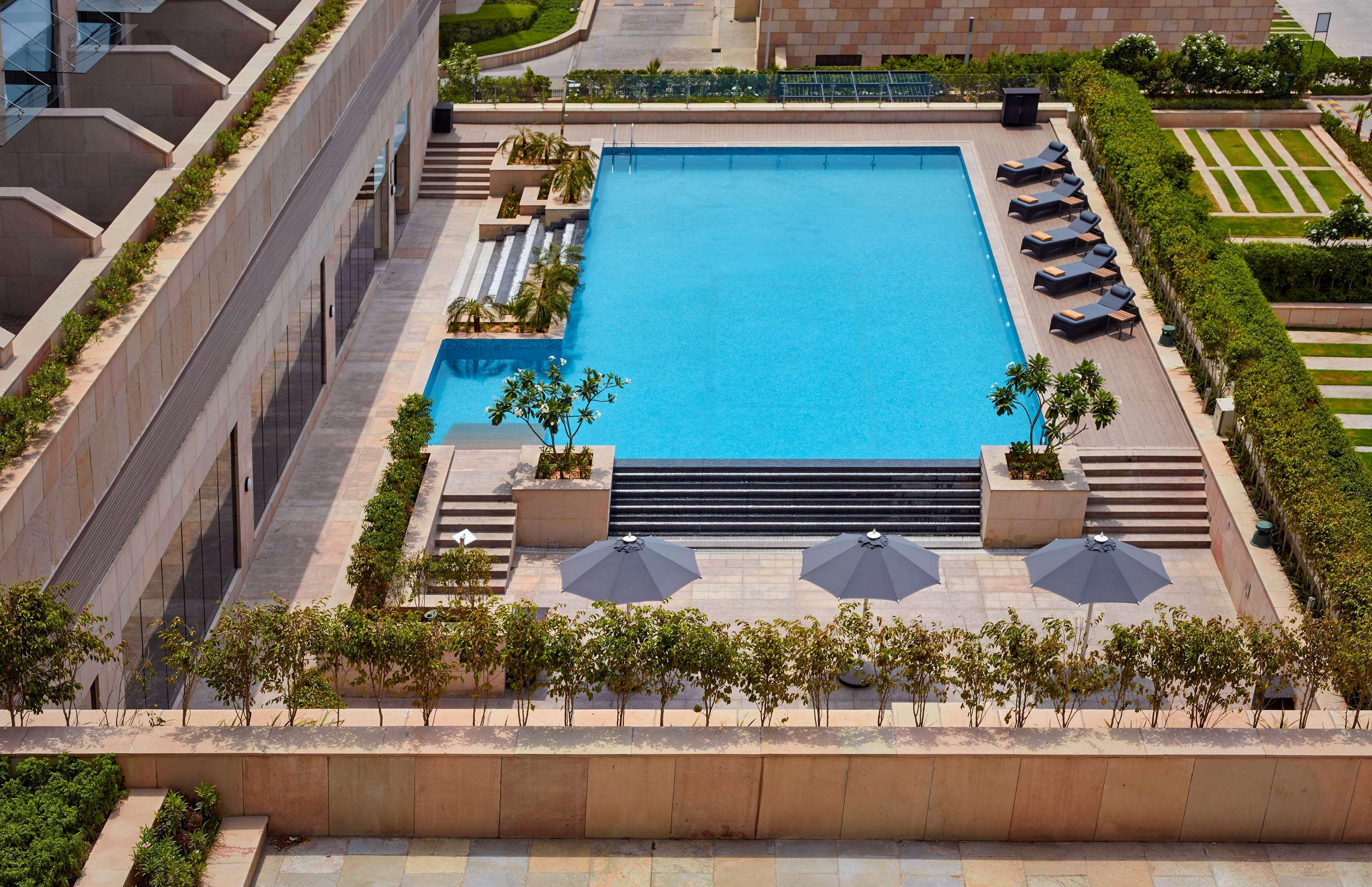 Hyatt Regency Chandīgarh Екстериор снимка The swimming pool at the hotel