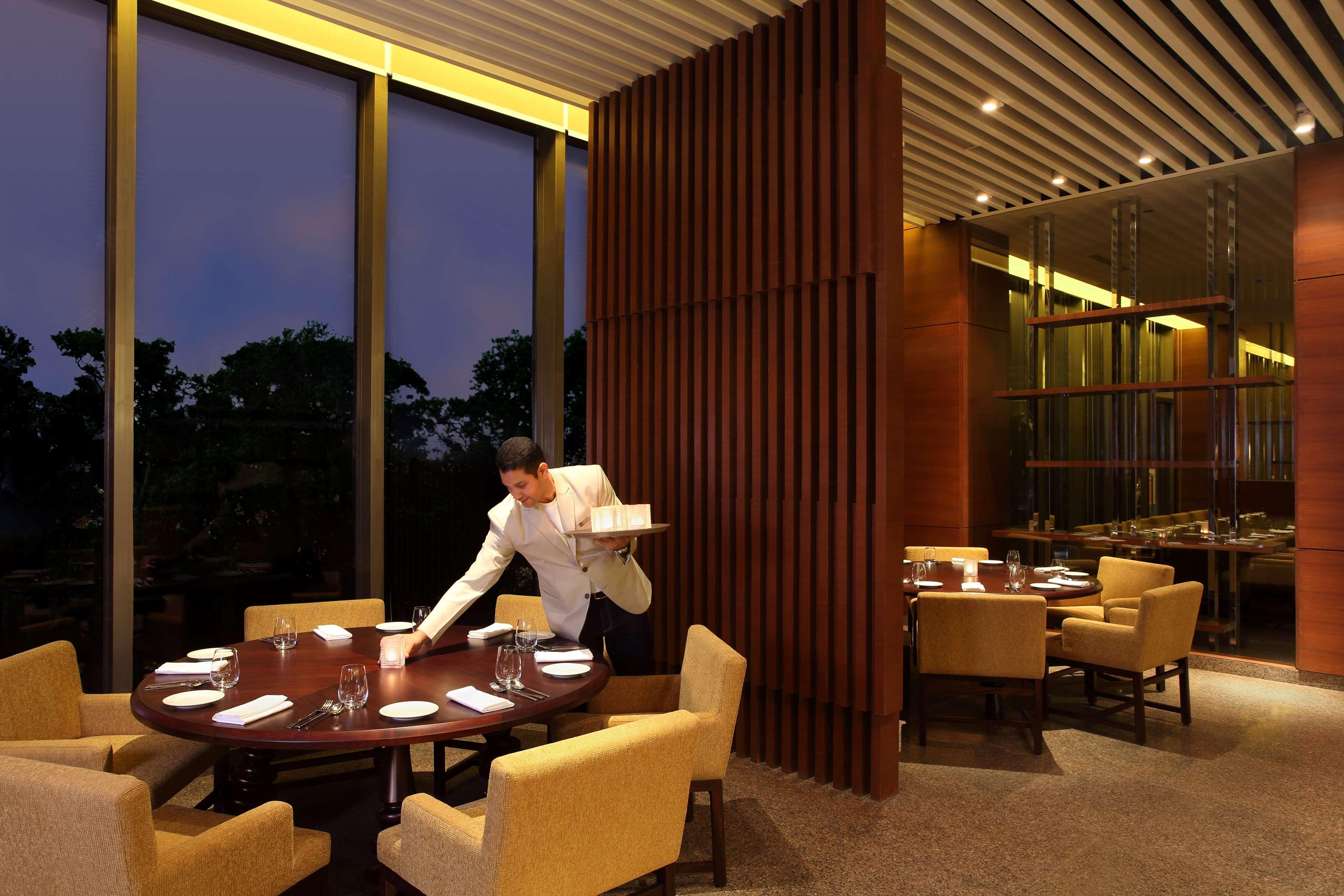 Hyatt Regency Chandīgarh Екстериор снимка A restaurant in a hotel