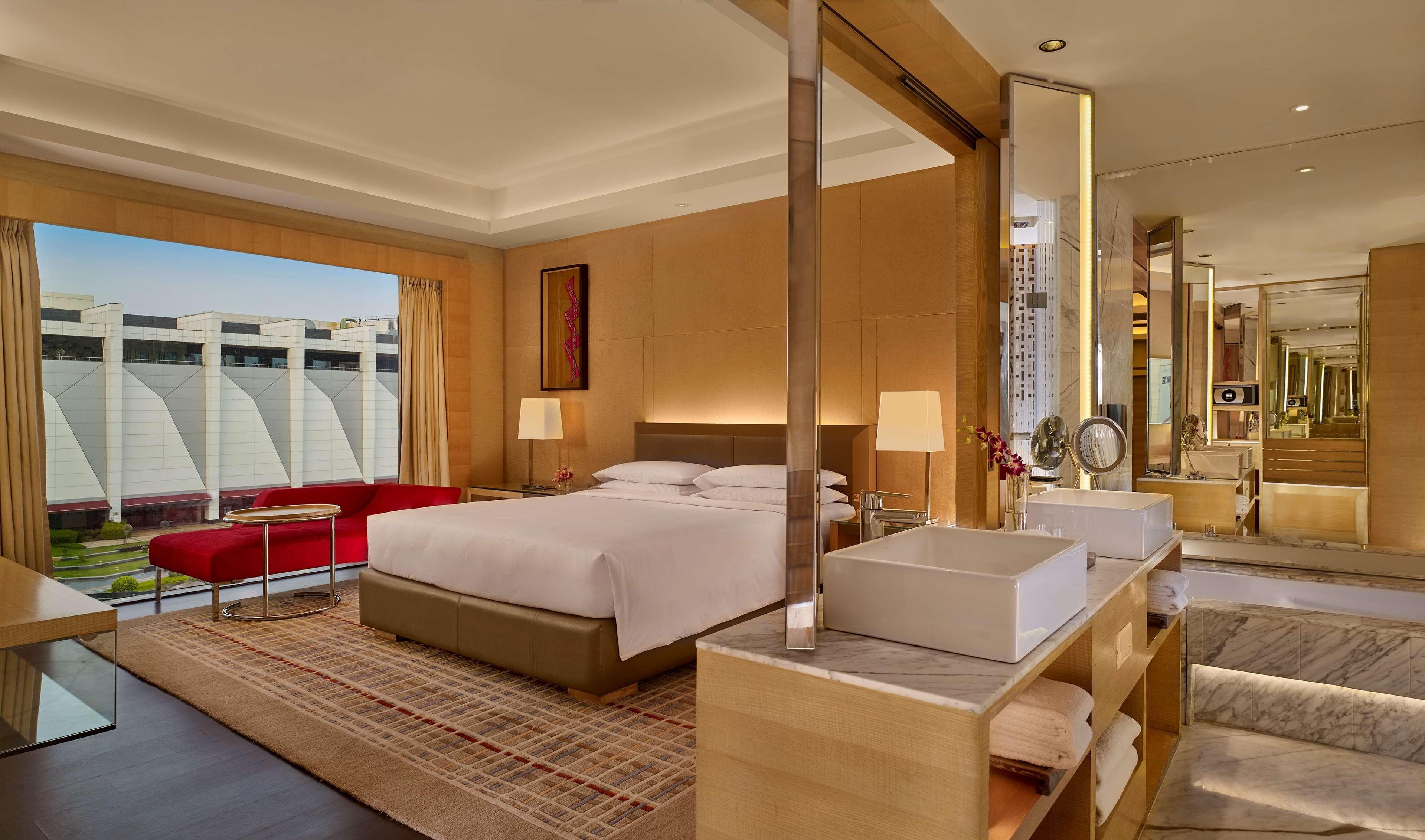 Hyatt Regency Chandīgarh Екстериор снимка A suite at the hotel